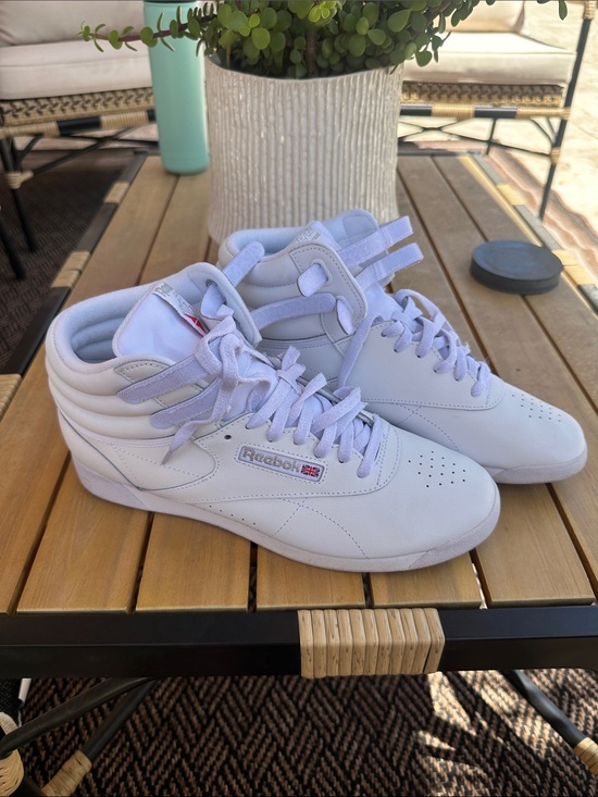 Reebok Shoes - Women’s classic white Reebok sneakers